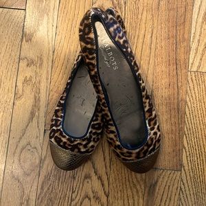 TALBOTS JUD19 ANIMAL LEOPARD PRINT FLATS SNAKE TOE CALF HAIR WOMEN’S SZ 7